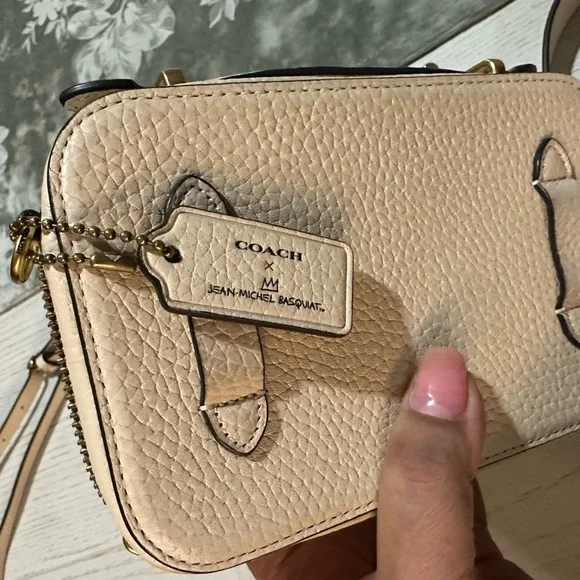 Famous Cream Leather Crossbody Bag - Picture 8 of 16